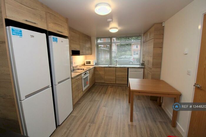 7 Bedroom End Of Terrace House To Rent In Sparkford Close, Winchester, SO22