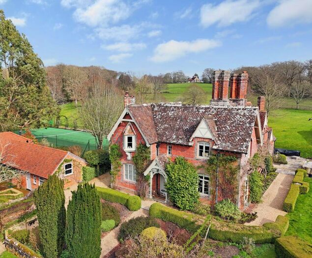 6 Bedroom Country House For Sale In Church Lane, Boldre, Lymington, SO41