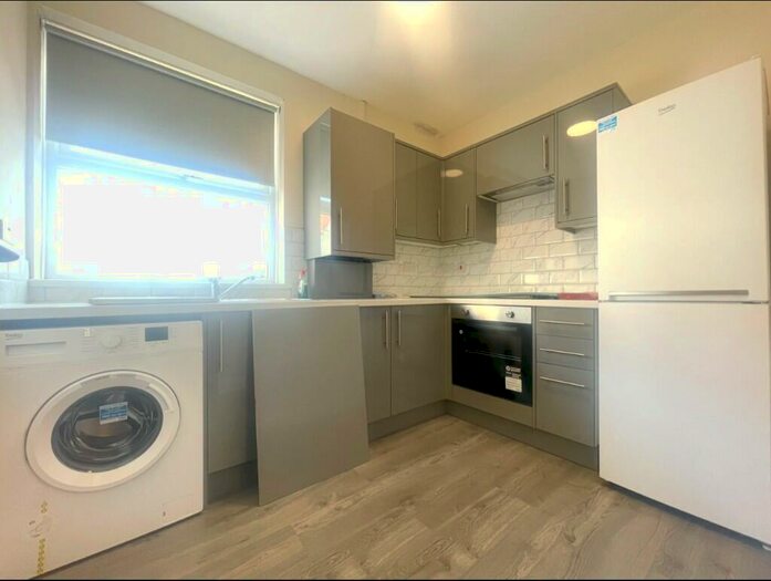 1 Bedroom House Of Multiple Occupation To Rent In High Street, Rochester, Kent, ME2