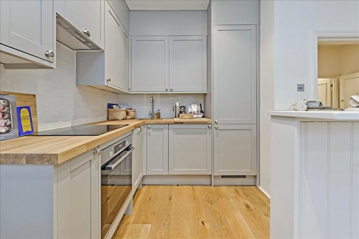 1 Bedroom Flat To Rent In Nottingham Place, City Of Westminster, W1U