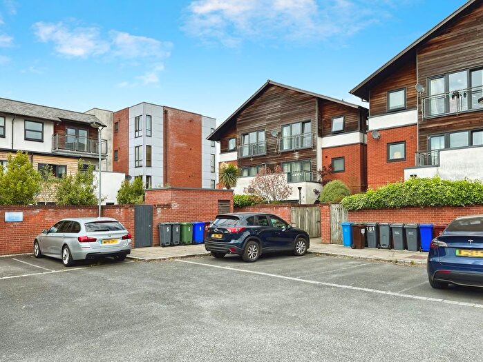 1 Bedroom Flat For Sale In Cavendish Road, West Didsbury, Manchester, M20
