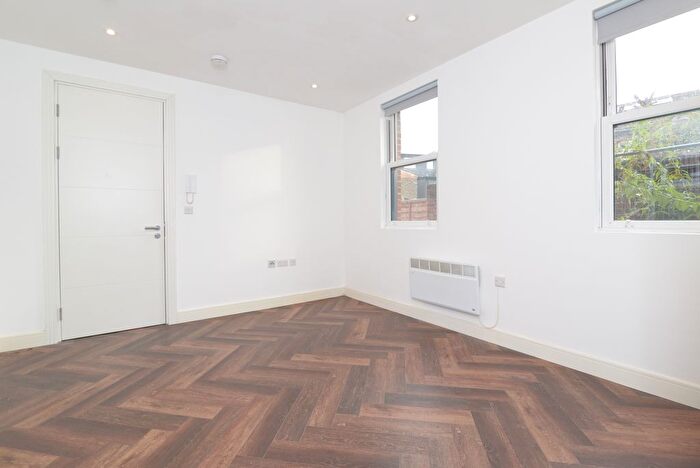 Studio To Rent In Cobbold Road, London, E11