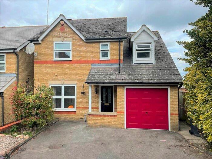 4 Bedroom Detached House To Rent In Buchanan Close, London, N21