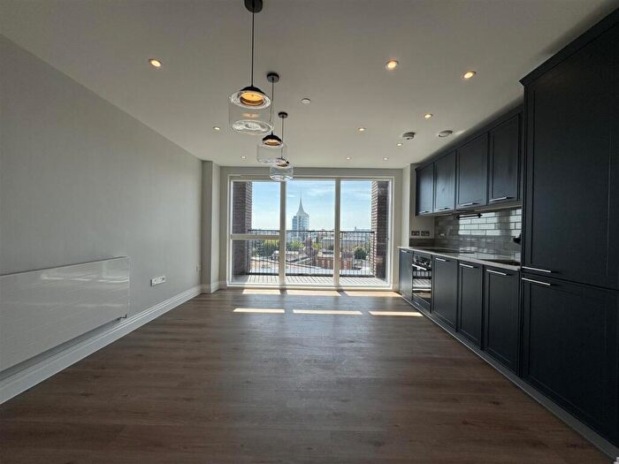 3 Bedroom Apartment For Sale In Palmer Street, Reading, RG1