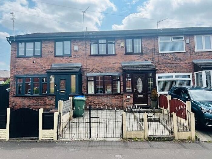 3 Bedroom Terraced House To Rent In Green Street, Middleton, M24