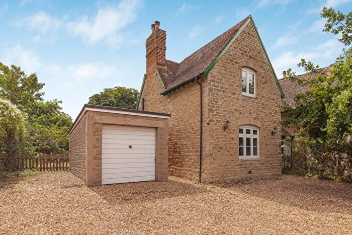 3 Bedroom Semi-Detached House To Rent In Box Cottage, Station Road, South Leigh, OX29