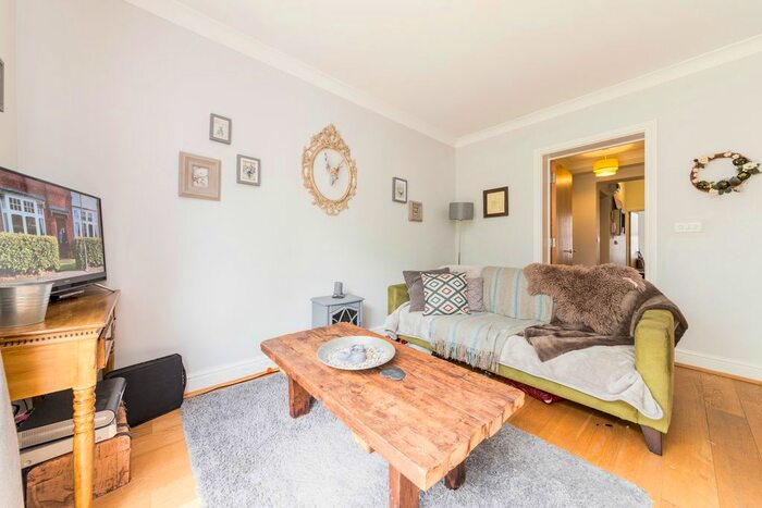2 Bedroom Flat To Rent In Livens Court, Drayton Green Road, West Ealing, London, W13