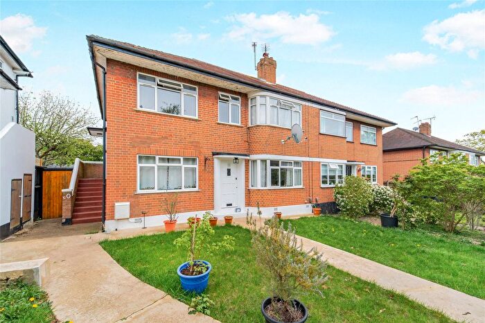 3 Bedroom Flat To Rent In Cavendish Avenue, London, W13