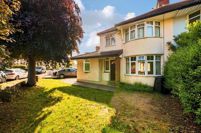 4 Bedroom End Of Terrace House To Rent In Windsor Avenue, Cheam, Sutton, SM3