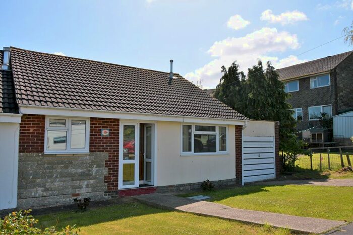2 Bedroom Bungalow To Rent In Mountbatten Drive, Newport, PO30