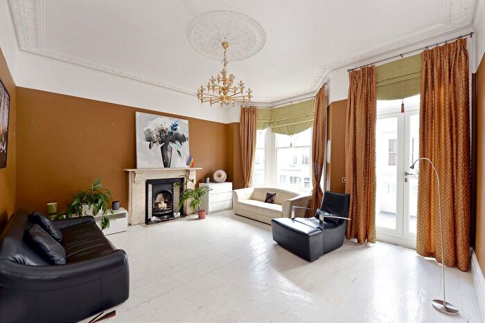 4 Bedroom Flat To Rent In Fairholme Road, Hammersmith And Fulham, London, W14