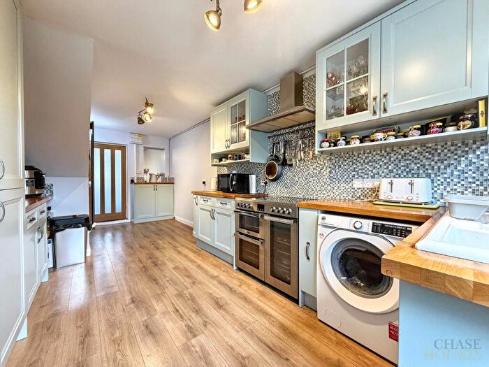 3 Bedroom Semi Detached House For Sale In Clyde Avenue, Hebburn, NE31