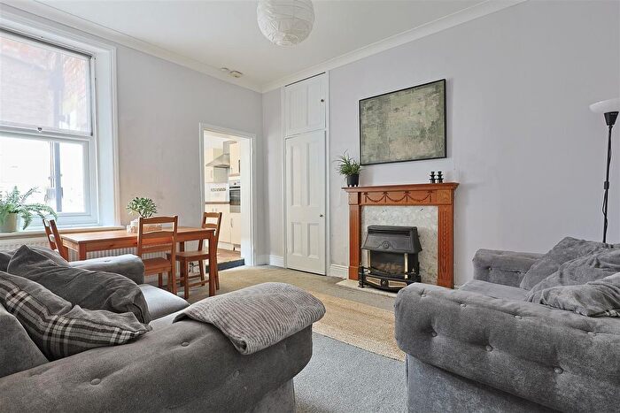 2 Bedroom Flat For Sale In Tavistock Road, West Jesmond, Newcastle Upon Tyne, NE2