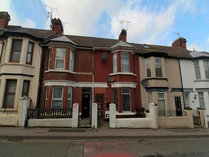 1 Bedroom Flat To Rent In Richmond Road, Gillingham, ME7