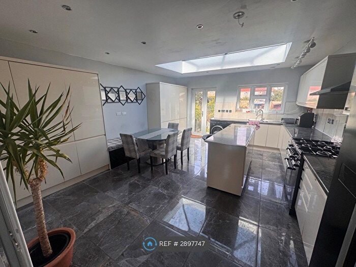 4 Bedroom Terraced House To Rent In Kenilworth Avenue, Romford, RM3