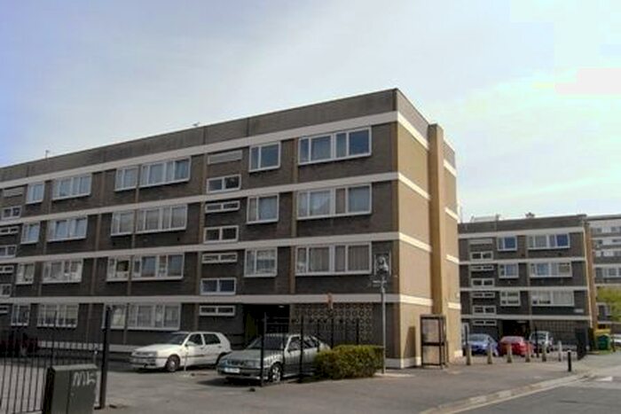 3 Bedroom Flat To Rent In Orchard Lane, Southampton, SO14