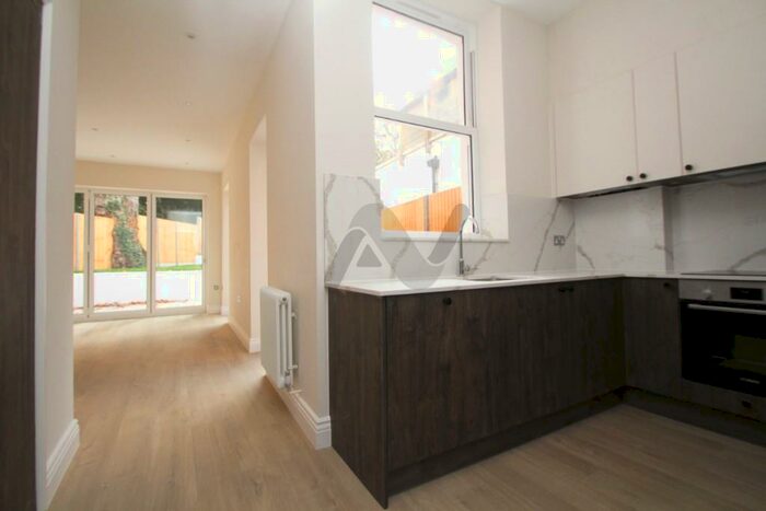 3 Bedroom Apartment To Rent In Crouch Hill, London, N8