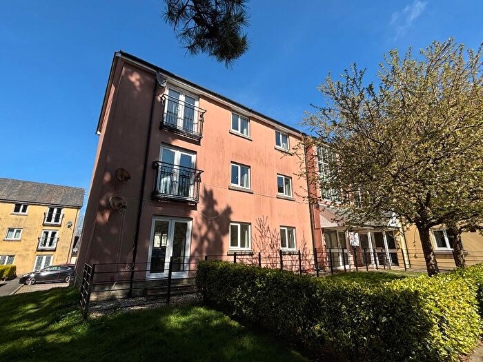 2 Bedroom Flat For Sale In Tovey Crescent, Plymouth, Devon, PL5
