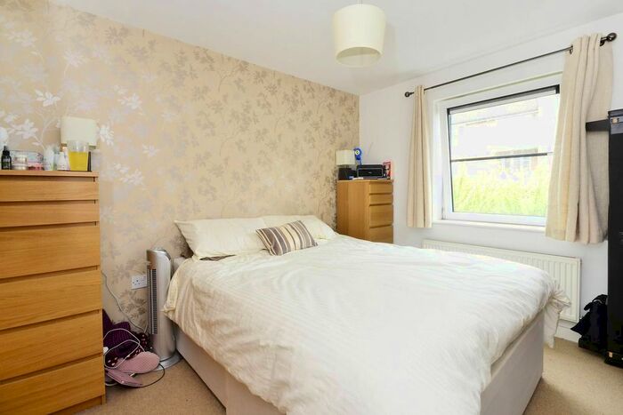 1 Bedroom Flat To Rent In Scott Avenue, West Hill, London, SW15