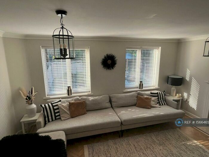 3 Bedroom Semi-Detached House To Rent In Moorhen Way, Packmoor, Stoke-On-Trent, ST7