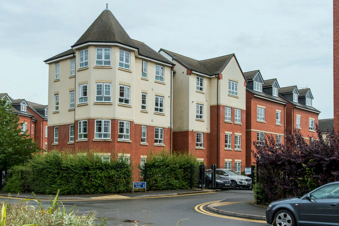 2 Bedroom Apartment To Rent In Wallwin Place, Warwick, CV34