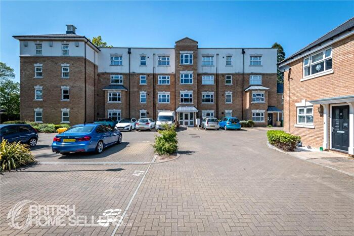 2 Bedroom Apartment For Sale In Timms Close, Horsham, West Sussex, RH12
