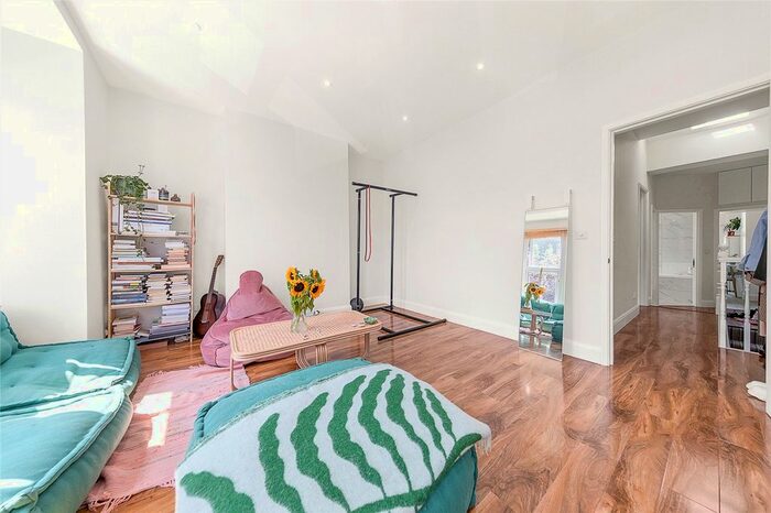 1 Bedroom Flat To Rent In Weston Road, Chiswick, W4