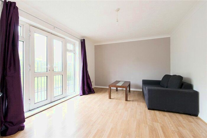 2 Bedroom Flat To Rent In Riddell Court, Albany Road, London, SE5