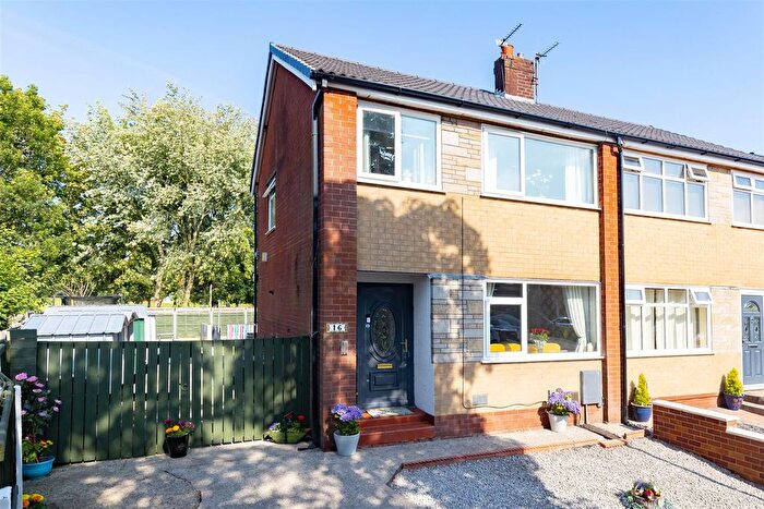 3 Bedroom Semi-Detached House For Sale In Newton Close, Leyland, PR26