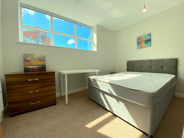 3 Bedroom Flat To Rent In East Street, Leeds, LS9