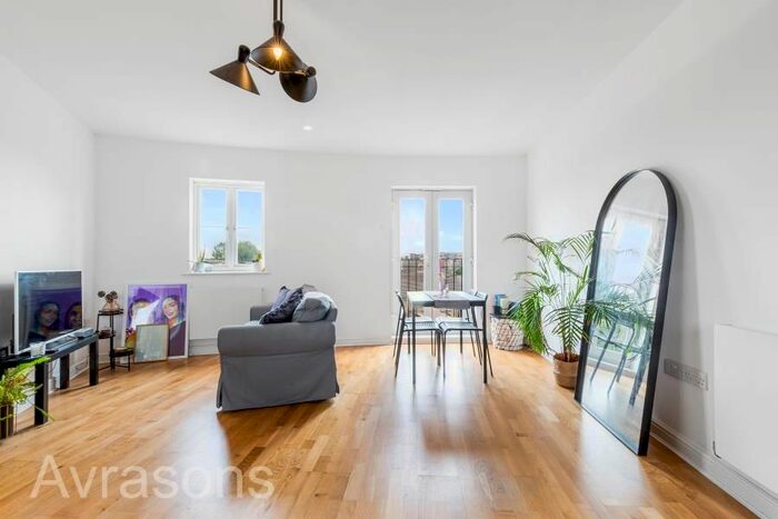 2 Bedroom Flat To Rent In Kelly Avenue, London, SE15