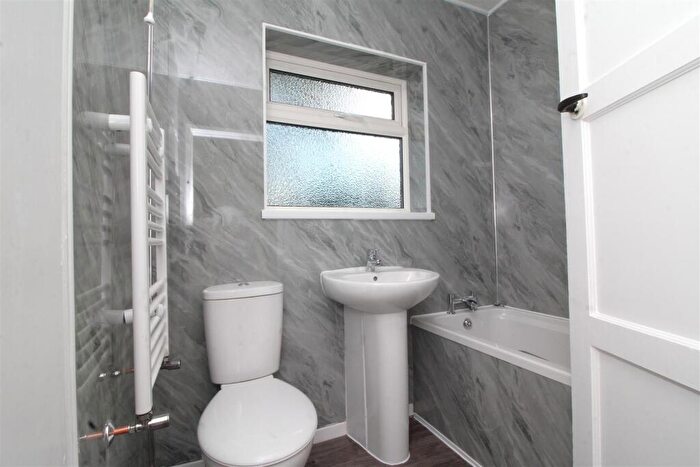 3 Bedroom Semi-Detached House For Sale In Eastern Avenue, Peterborough, PE1