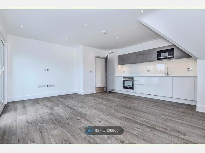 1 Bedroom Flat To Rent In Old Library Lodge, Morden, SM4