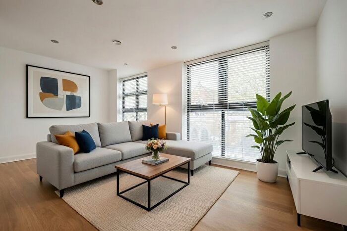2 Bedroom Flat For Sale In Magdalen Road, London, SW18