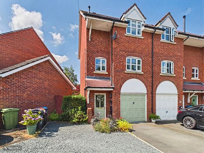 3 Bedroom Town House For Sale In Mimosa Close, Elton, Chester, Cheshire, CH2