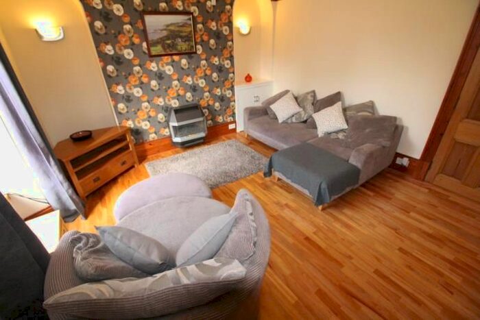 2 Bedroom Flat To Rent In Chestnut Row, Aberdeen, AB25