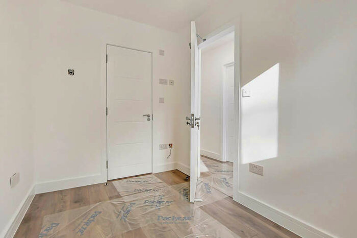 1 Bedroom Flat To Rent In Hospital Way, Lewisham, SE13