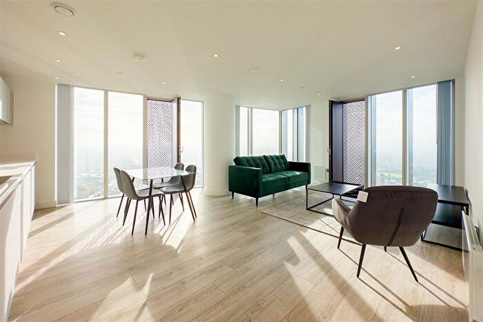2 Bedroom Apartment To Rent In The Blade, M15