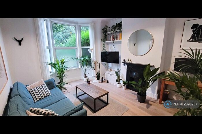 2 Bedroom Flat To Rent In Leyton, London, E10