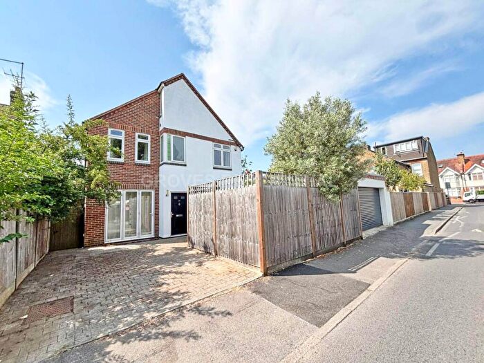 2 Bedroom Detached House To Rent In Lime Grove, New Malden, KT3