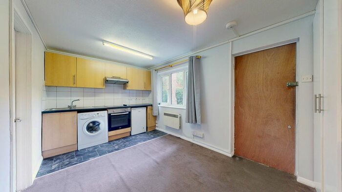1 Bedroom Flat To Rent In Beardsley Way, London, W3