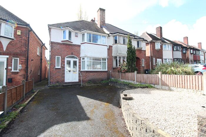 3 Bedroom Semi Detached House For Sale In Garretts Green Lane, Birmingham, West Midlands, B26