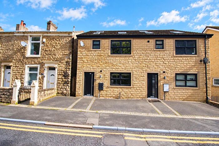 4 Bedroom Semi-Detached House To Rent In Harwood Street, Darwen, BB3