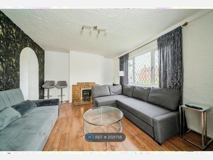 3 Bedroom Semi-Detached House To Rent In Kingswood Avenue, Hounslow, TW3
