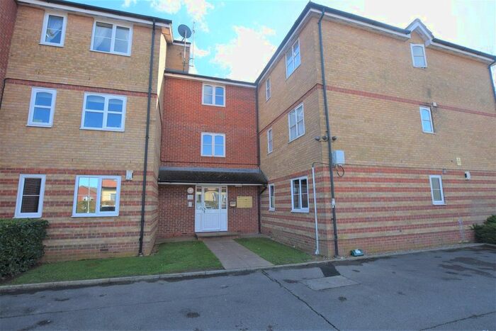 2 Bedroom Flat To Rent In Lucas Gardens, London, N2