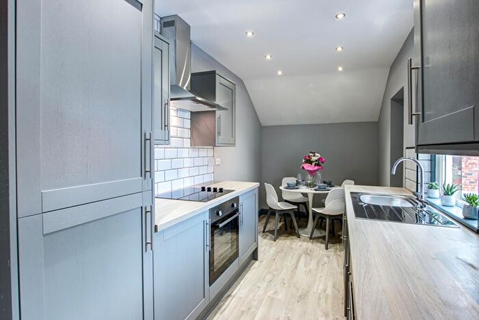 3 Bedroom Flat To Rent In Grantham Road, Sandyford, Newcastle Upon Tyne, NE2