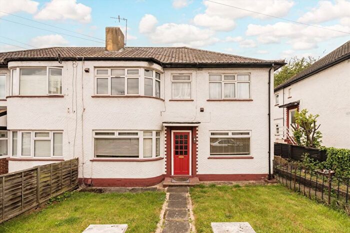 2 Bedroom Flat For Sale In Hexham Gardens, Isleworth, TW7