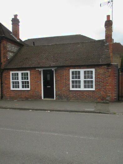 1 Bedroom Flat To Rent In Abbey Barn Road, HP11