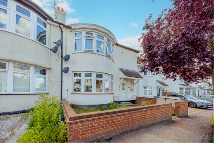 2 Bedroom Flat To Rent In Chalkwell Park Drive, Leigh-On-Sea, Essex, SS9