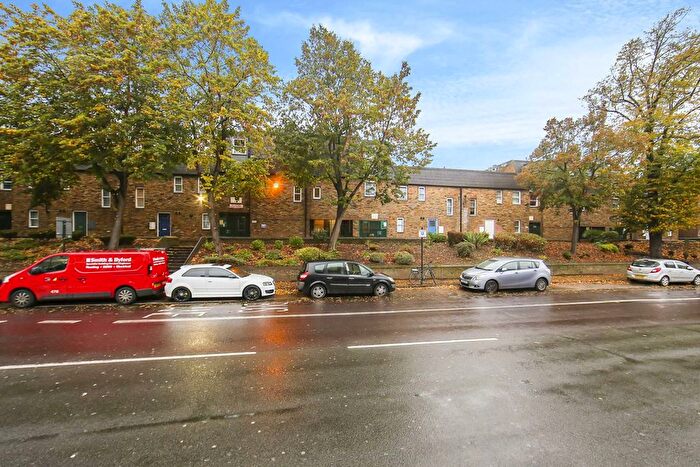 1 Bedroom Flat To Rent In South Lambeth Road, Oval, London, SW8